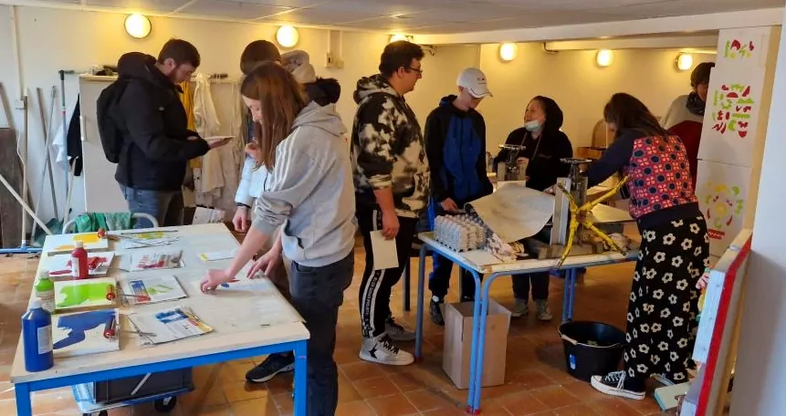 Réalisation d'Estampes kit - Rencontre artistique entre Karine Bracq et les jeunes du Sas Coluche de Calais - Résidence Mission Calais 2022